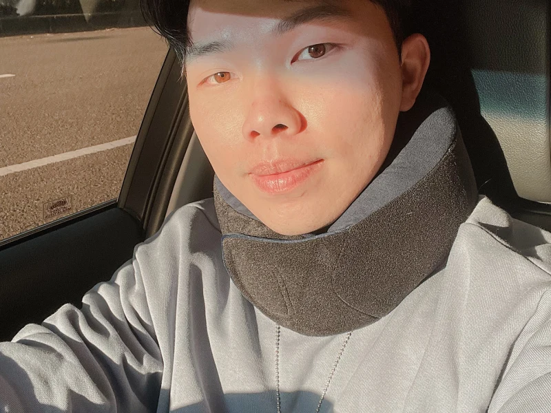 【推薦】GreySa格蕾莎全家福旅行頸枕。一款專為全家大小設計的頸枕，360度完整包覆頸部，輕盈舒適親膚透氣，出遊旅行必備物品推薦～
