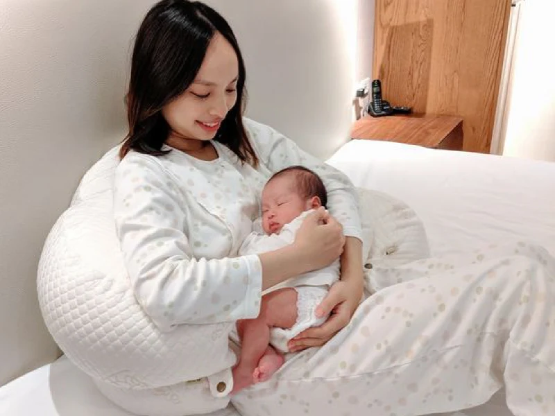 【推薦】【BABY】陪我快樂育嬰的超級版月亮枕。GreySa格蕾莎哺乳護嬰枕