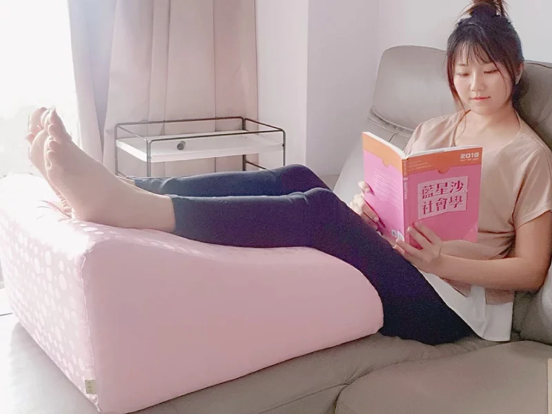 【推薦】【獨家專利.格蕾莎抬腿枕】女人我最大推薦┃久站久坐雙腿保養-省錢又健康的美腿曲線！