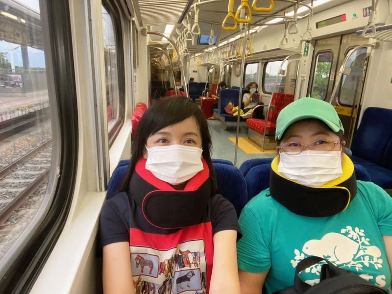 【推薦】GreySa格蕾莎【全家福旅行頸枕】國內旅行長輩最愛的史上最強頸枕，快來看看小羊兒都怎麼用。