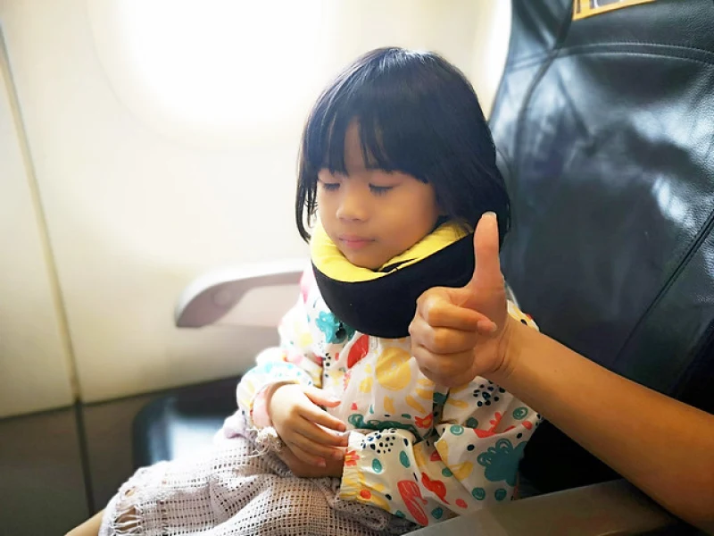 【推薦】出國神器小而輕巧好收納的旅遊頸枕，提高生活品質擴大實用性的GreySa格蕾莎全家福旅行頸枕｜長途飛機必帶物品