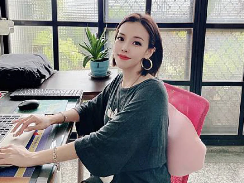 【推薦】GreySa格蕾莎 雲朵般舒服的辦公室靠枕 舒服又軟Ｑ 一枕多用 身為部落格跟電腦工作者