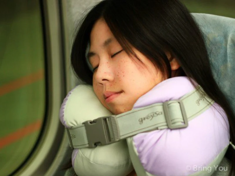 【推薦】【旅行出差好物】坐車睡覺支撐頸部旅行枕推薦 → GreySa格蕾莎旅行頸枕
