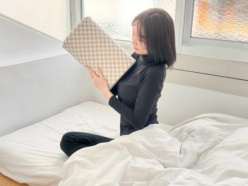 【推薦】「GreySa格蕾莎隨身旅行小枕頭」陪我浪跡天涯的小枕頭.Q彈好睡!!出遊出差會認枕頭的你再也不用擔心睡不好啦!!