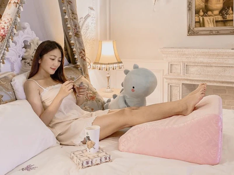 【推薦】Riin'S   Fashion Diary & La Belle Vie  格蕾莎多功能抬腿枕